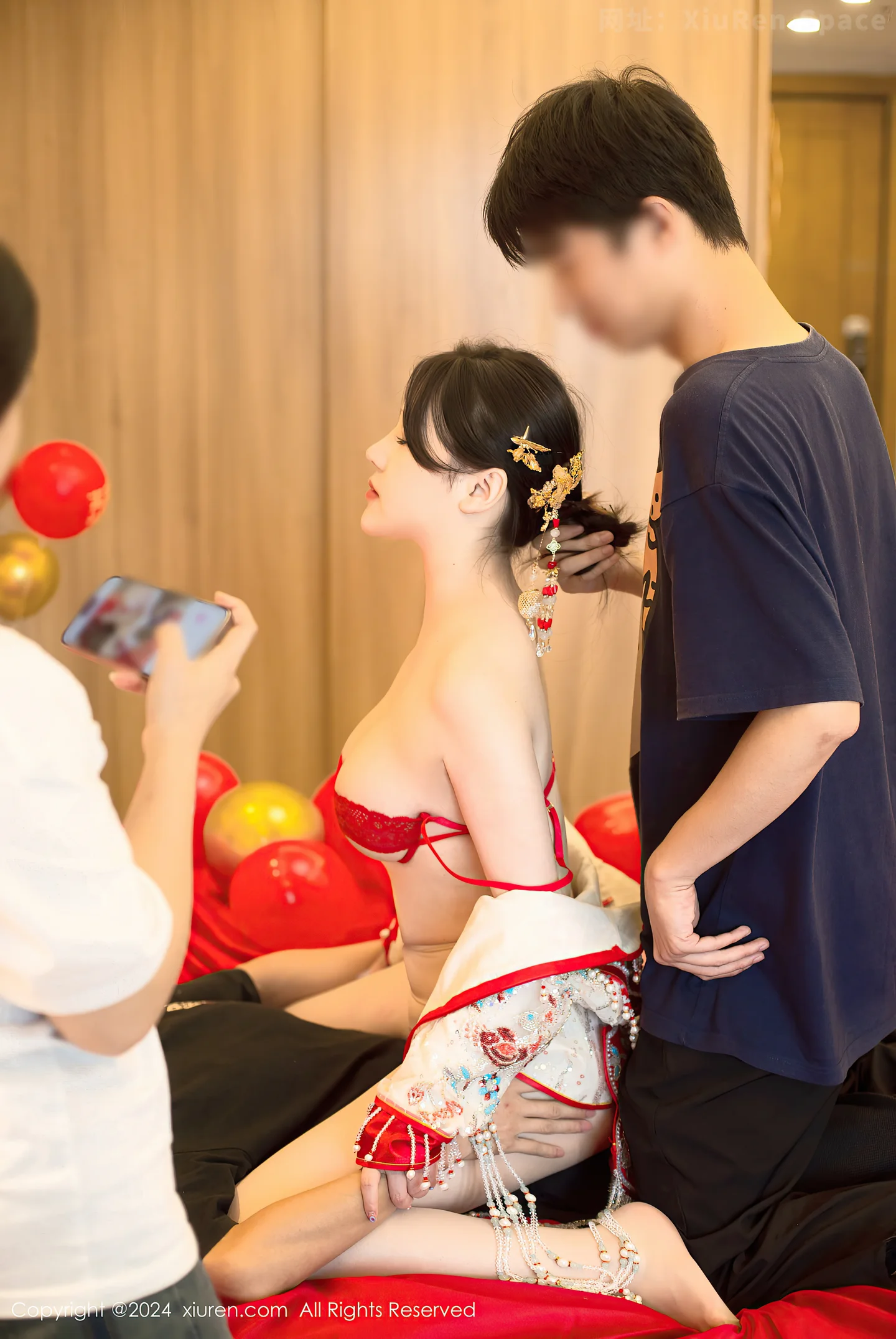 图片[5]-[XiuRen秀人网]VOL.8780 模特豆瓣酱闹新娘主题红色新娘装配超薄肉丝秀丰腴身材诱惑写真111P-秀人网官方网站